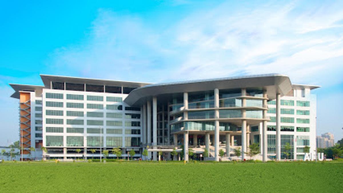 ⚖️ معركة العمالقة في ماليزيا: مقارنة شاملة بين جامعة APU وجامعة Taylor's لعام 2026